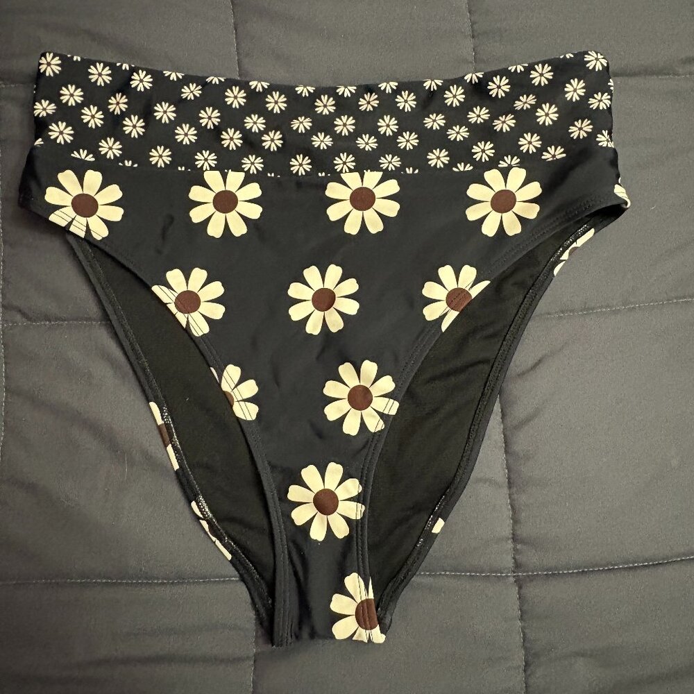 Salt + Cove Daisy Print Cropped High-Waist Bikini Bottoms - Size: Large - NWT